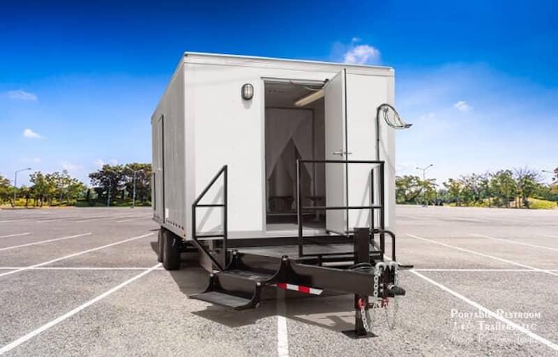 How Bathroom Trailers Outperform a Typical Public Restroom